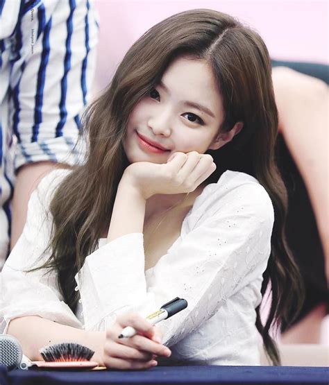 22 Pictures Of BLACKPINK's Jennie That Show Just How Big And Beautiful ...