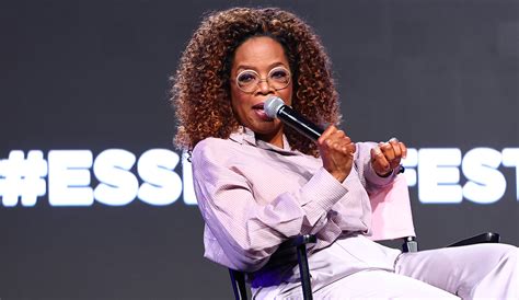 Oprah Winfrey Enjoys Boat Ride in White Chunky Sneakers in Italy – Footwear News