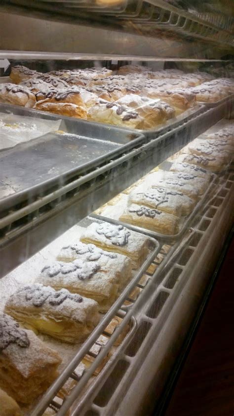 Food Places Around Hawaii: Paalaa Kai Bakery (Waialua near Haleiwa)