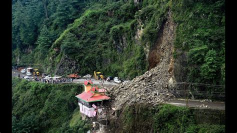 Shocking Moment Dramatic landslide in India - YouTube