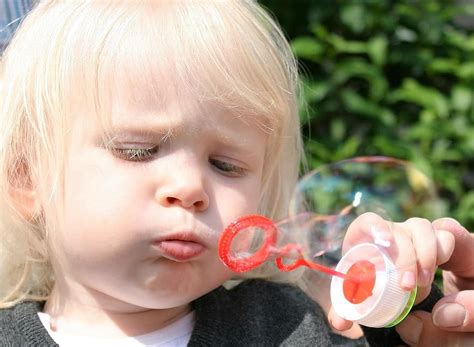 kid, soap bubbles, child, fun, children, girl, joy, portrait, play, bubbles | Pikist