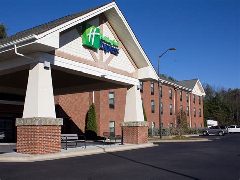 Affordable Hotel in West Jefferson, NC | Holiday Inn Express West Jefferson