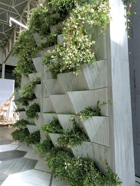 Find more inspiration for green spaces at idcreated.com. | Garden wall ...