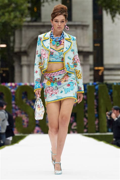 Moschino Spring 2022 Ready-to-Wear Collection | Vogue