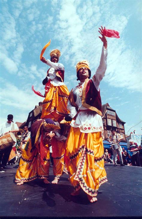 How to Dance to Bhangra Music