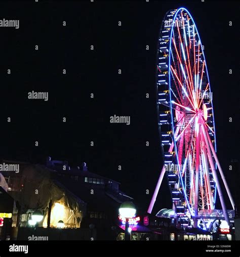 Seattle Waterfront Ferris Wheel Stock Photo - Alamy