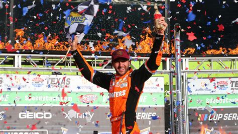 Chase Elliott wins Texas NASCAR Cup race, snaps 42-race winless streak