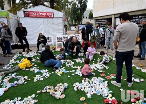 Photo: Israelis Visit Hostage Square In Tel Aviv - JER2024011316 - UPI.com