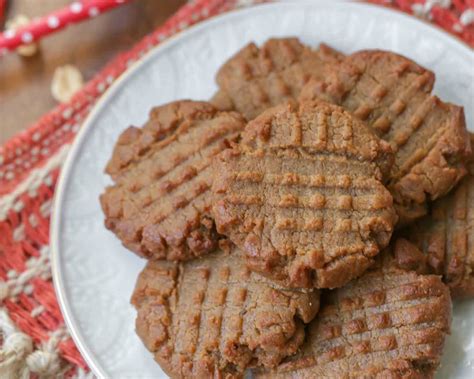 Favorite 3 Ingredient Peanut Butter Cookies | Lil' Luna