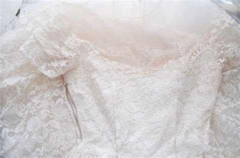 Vintage 1950s Wedding Gown with Gloves and Veil | EBTH