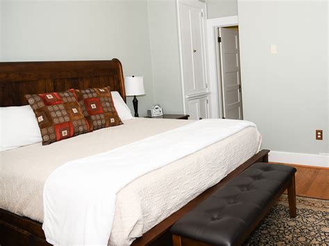 Clay Corner Inn - Downtown Blacksburg, VA Bed & Breakfast Lodging