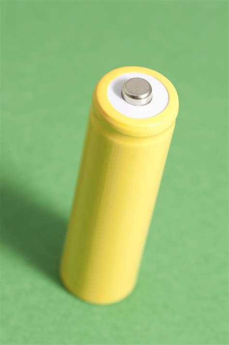 Free Stock image of Single yellow rechargeable battery | ScienceStockPhotos.com