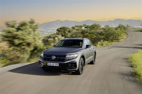 2024 Volkswagen Touareg facelift revealed, here next year with R plug ...