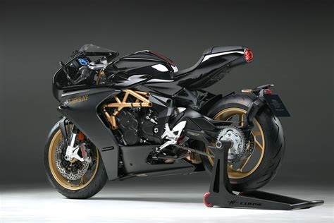 MV Agusta Superveloce 800 | Tourenfahrer