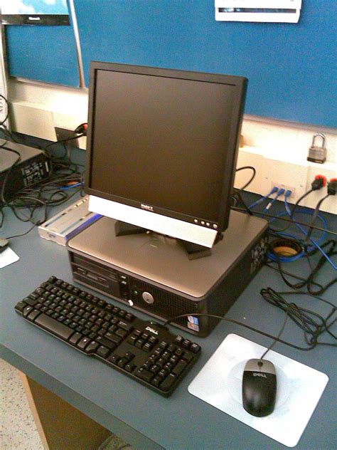 File:Desktop personal computer.jpg - Wikimedia Commons