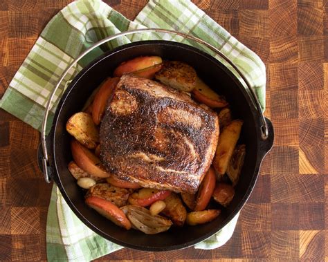 Dutch Oven Roast Pork and Apples | Receta