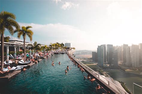 Quand partir à Singapour pour te baigner dans la piscine infinie haute de 200 mètres?