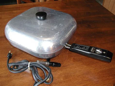 Vintage Sunbeam Electric Fry Pan / Auto Skillet FP-10A