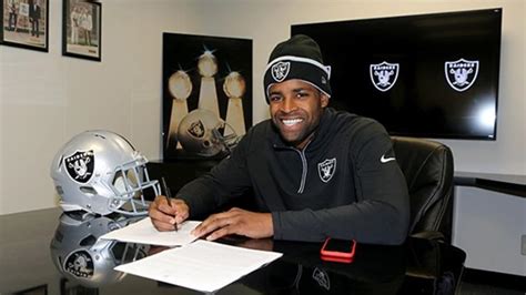 Michael Crabtree Signs Extension