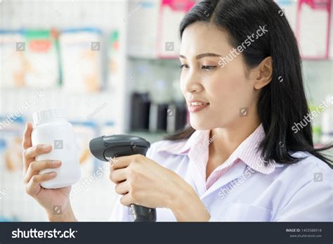 Pharmacist Scanning Medicine Bottle Barcode Scanner Stock Photo 1403588918 | Shutterstock