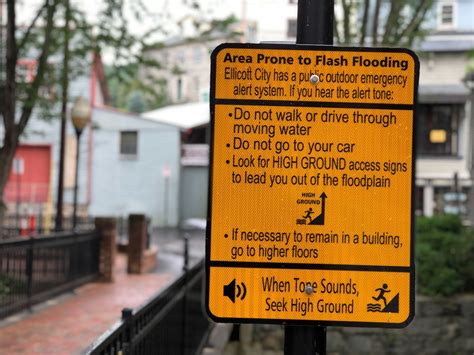 Flash Flood Warning Sign - Flash Flood Warning Stock Photo Download ...