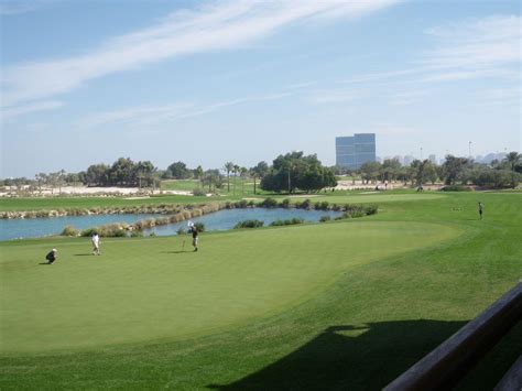 Doha Golf Club, book your golf trip to Qatar