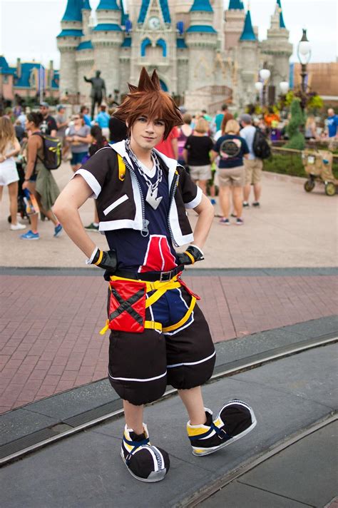 Sora cosplay at Disneyland | Kingdom hearts cosplay, Cosplay, Manga cosplay