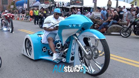 Custom Motorcycles On Main Street | Daytona Bike Week 2022 - YouTube