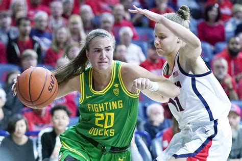 No. 2 Oregon Ducks women’s basketball bounces back with 71-64 win over No. 18 Arizona ...