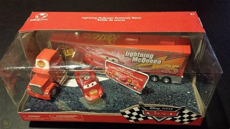 DISNEY STORE PIXAR CARS LIGHTNING MCQUEEN RUNAWAY RACER MACK HAULER ...