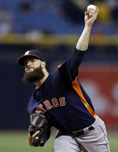 Big 4th inning by Rangers burns Dallas Keuchel, Astros