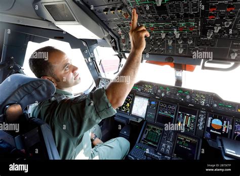 Airbus A400m Cockpit High Resolution Stock Photography and Images - Alamy