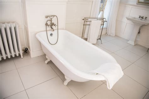 How Long Should Your Bathtub Last After Reglazing? | Badeloft