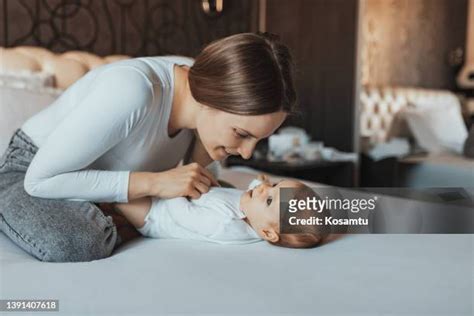 Mom Singing Lullaby Photos and Premium High Res Pictures - Getty Images