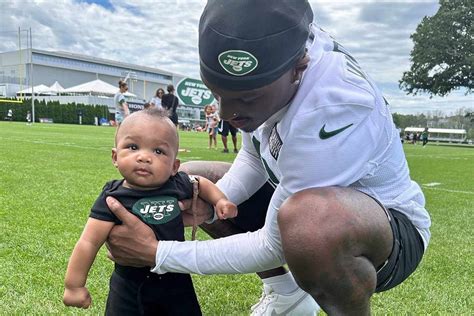 Mecole Hardman Jr.'s Cutest Photos with His Son