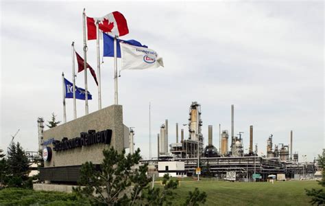 Shareholder motions demand Imperial Oil transparency on water risk, lobbying | Globalnews.ca