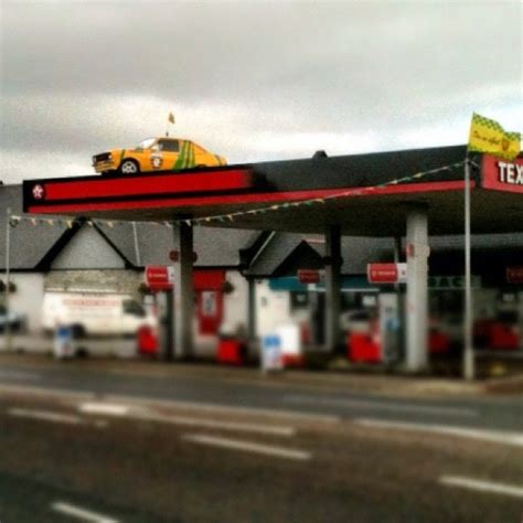 How Did This Donegal Car Get Atop This Donegal Petrol Station? | Balls.ie