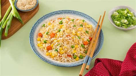 Classic Fried Rice Recipe made with Instant Rice | Minute® Rice