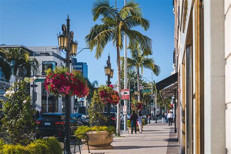 Rodeo Drive in Beverly Hills - A Luxurious Shopping Hub in Los Angeles ...