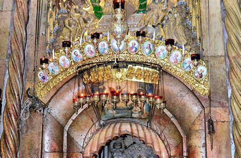 Jesus Tomb at Church of the Holy Sepulchre in Jerusalem, Israel - Encircle Photos