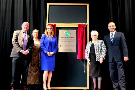 Brand new Ysgol Bro Teifi officially opened by Education Secretary ...