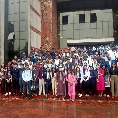 Student Visit to IIM Kolkata - BESC | The Bhawanipur Education Society College