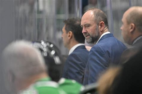 Peter DeBoer guides Stars against former Vegas team