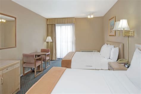 Howard Johnson by Wyndham Torrance | Torrance, CA Hotels