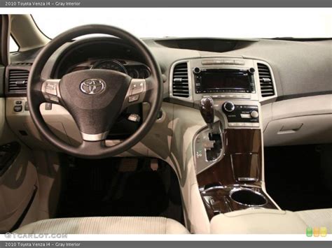 Gray Interior Photo for the 2010 Toyota Venza I4 #39090054 | GTCarLot.com