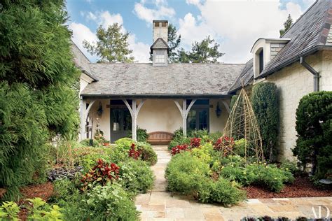 38 Beautifully Landscaped Home Gardens Photos | Architectural Digest