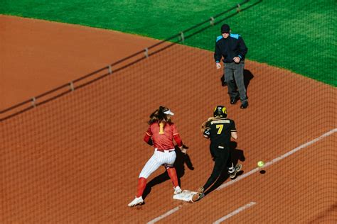 Iowa softball falls to Iowa State 7-4 at Pearl Field - Hawk Fanatic