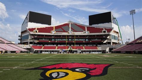 Beshear downsizes fan capacity for UofL football games - Louisville ...