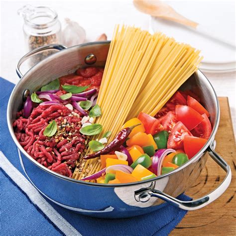 Spaghettis au boeuf haché, sauce tomate - Les recettes de Caty | Recipe | Dinner casserole ...