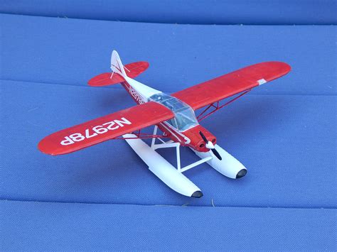 Piper Super Cub w/Floats Bush Plane -- Plastic Model Airplane Kit -- 1/ ...